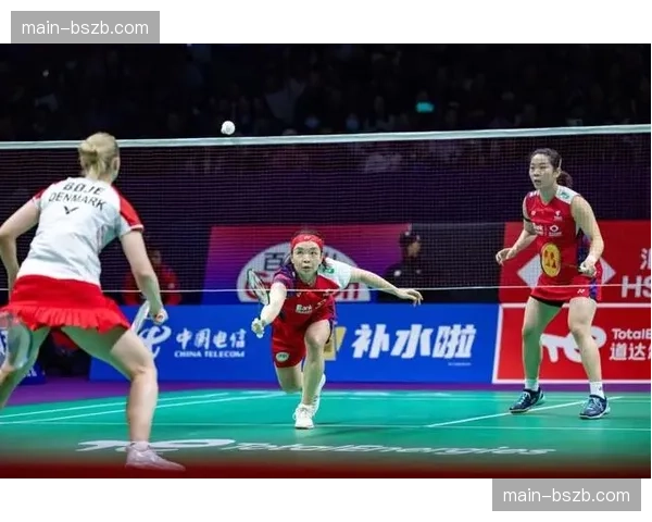 尤杯决赛:中国队3-2险胜韩国队夺冠,陈清晨-贾一凡锁定胜局