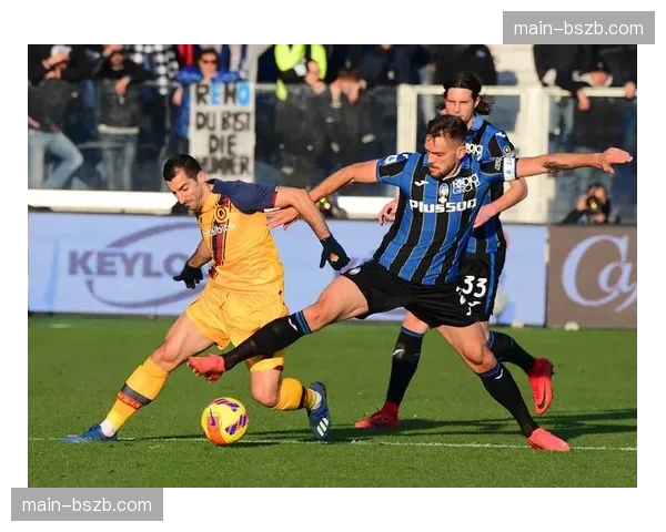 深度复盘:亚特兰大高位逼抢如何击溃罗马的中场出球 深度复盘:亚特兰大高位逼抢如何击溃罗马的中场出球