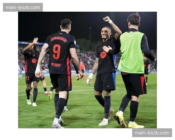 巴萨4-1轻取西班牙人收获西甲七连胜以9分优势领跑积分榜 巴萨4-1轻取西班牙人收获西甲七连胜以9分优势领跑积分榜